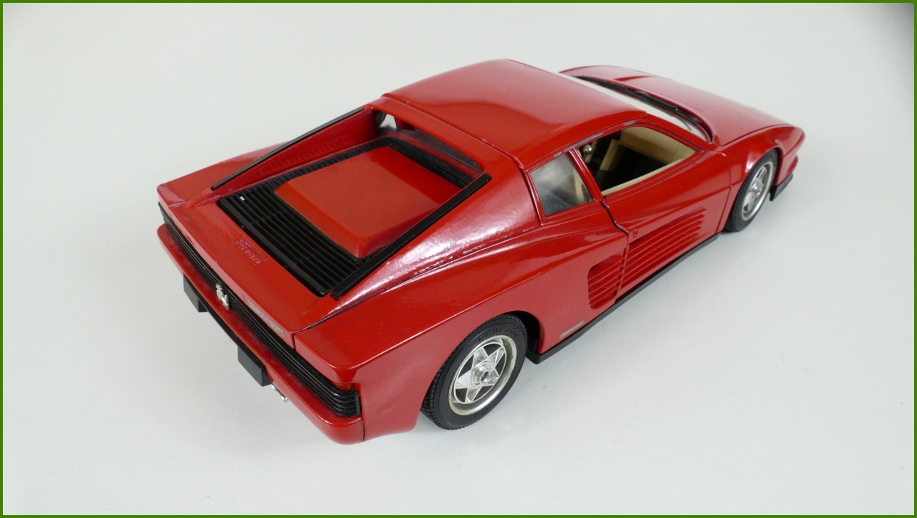 Kovový Model Bburago 1:18 - Ferrari Testarossa (1984)
