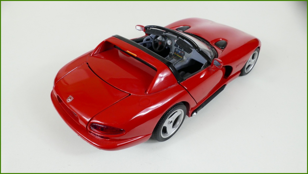 Kovový Model Bburago 1:18 - Dodge Viper RT/10