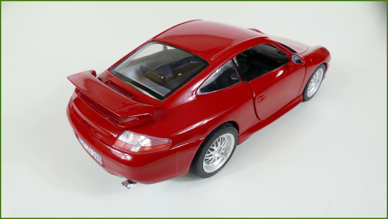 Kovový Model Bburago 1:18 - Porsche Carrera 911 (1997) - Viz Popis