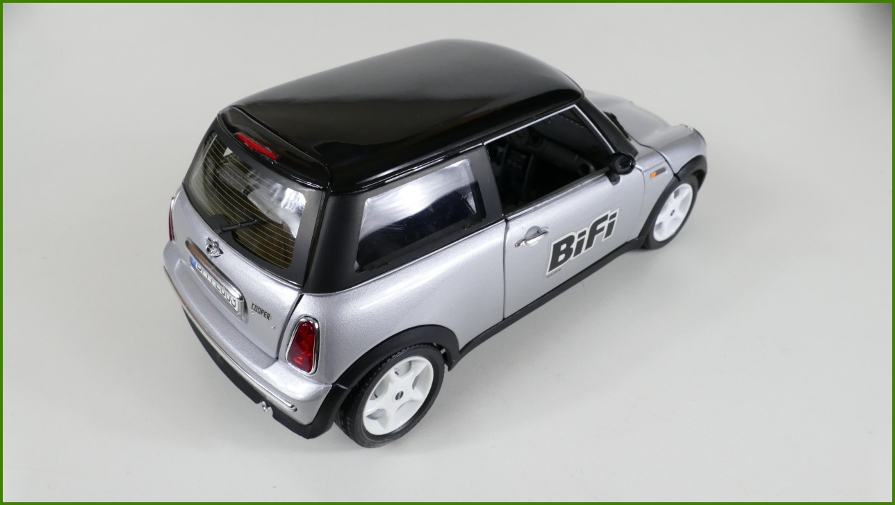 Kovový Model Bburago 1:18 - Mini Cooper (2001)