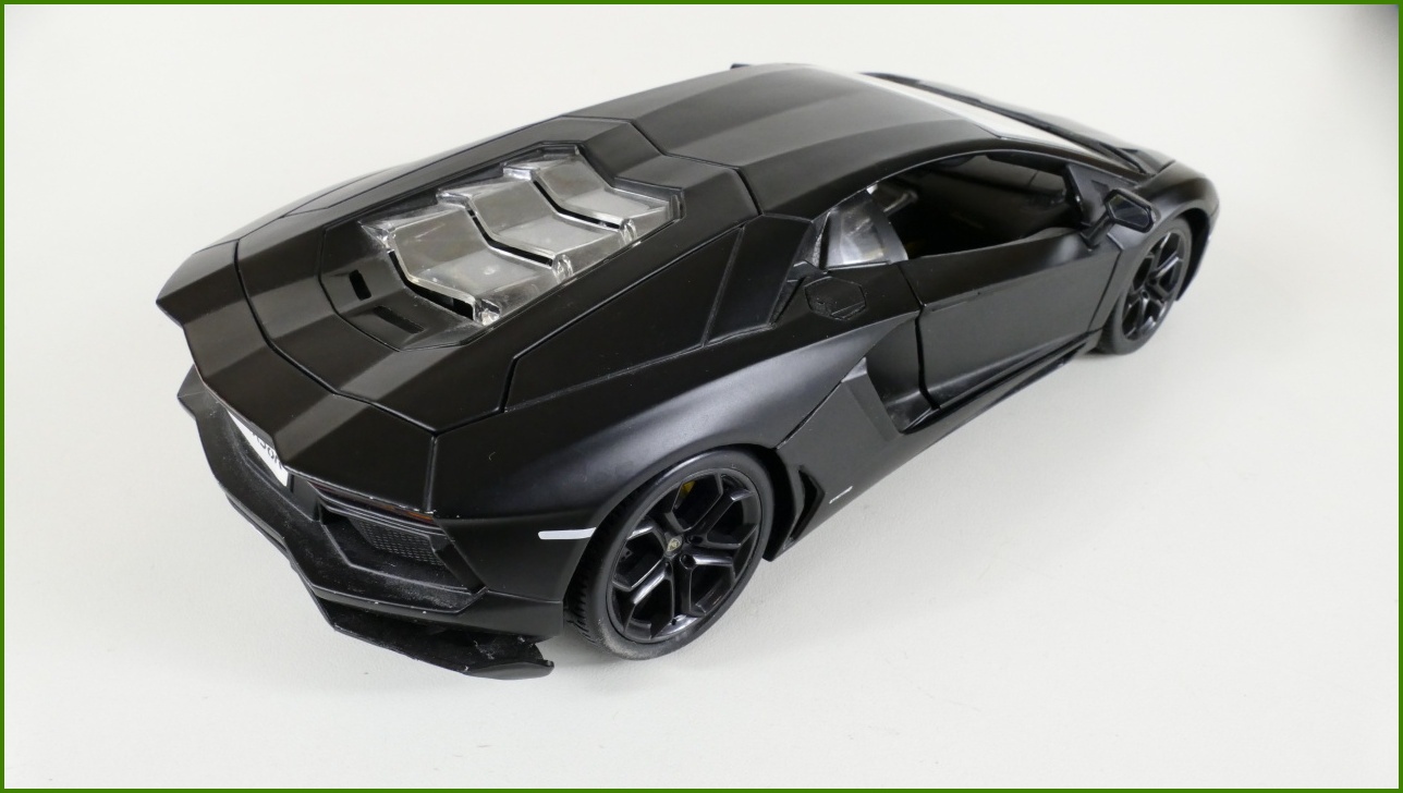 Kovový Model Bburago 1:18 - Lamborghini Aventador LP700-4