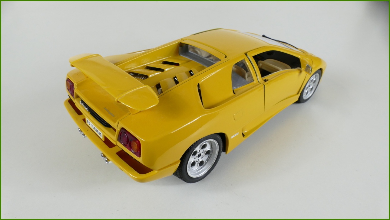 Kovový Model Bburago 1:18 - Lamborghini Diablo (1990)