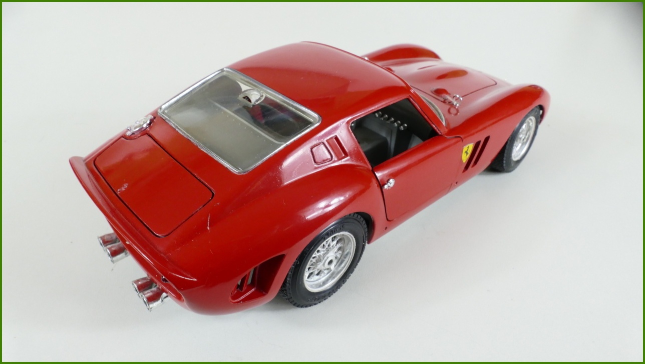 Kovový Model Bburago 1:18 - Ferrari GTO (1962)