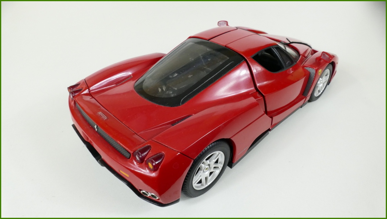 Model Hot Wheels 1:18 - Enzo Ferrari - Viz Popis