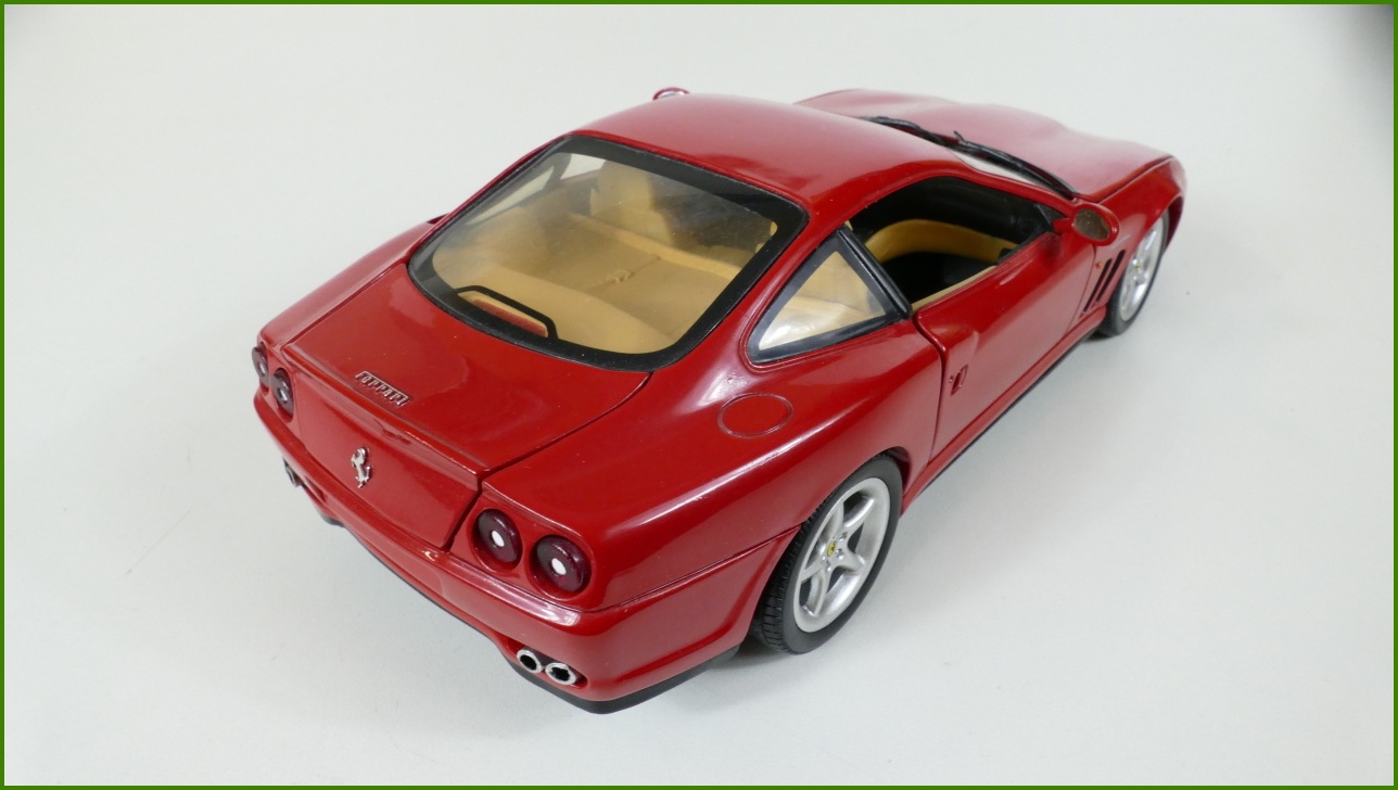 Model Hot Wheels 1:18 - Ferrari 550 Maranello