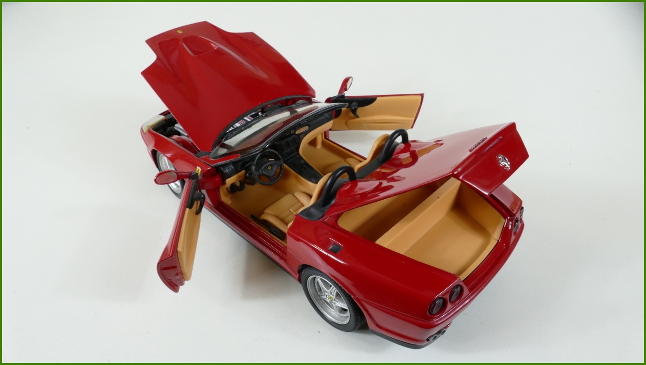 Model Hot Wheels 1:18 - Ferrari 550 Barchetta