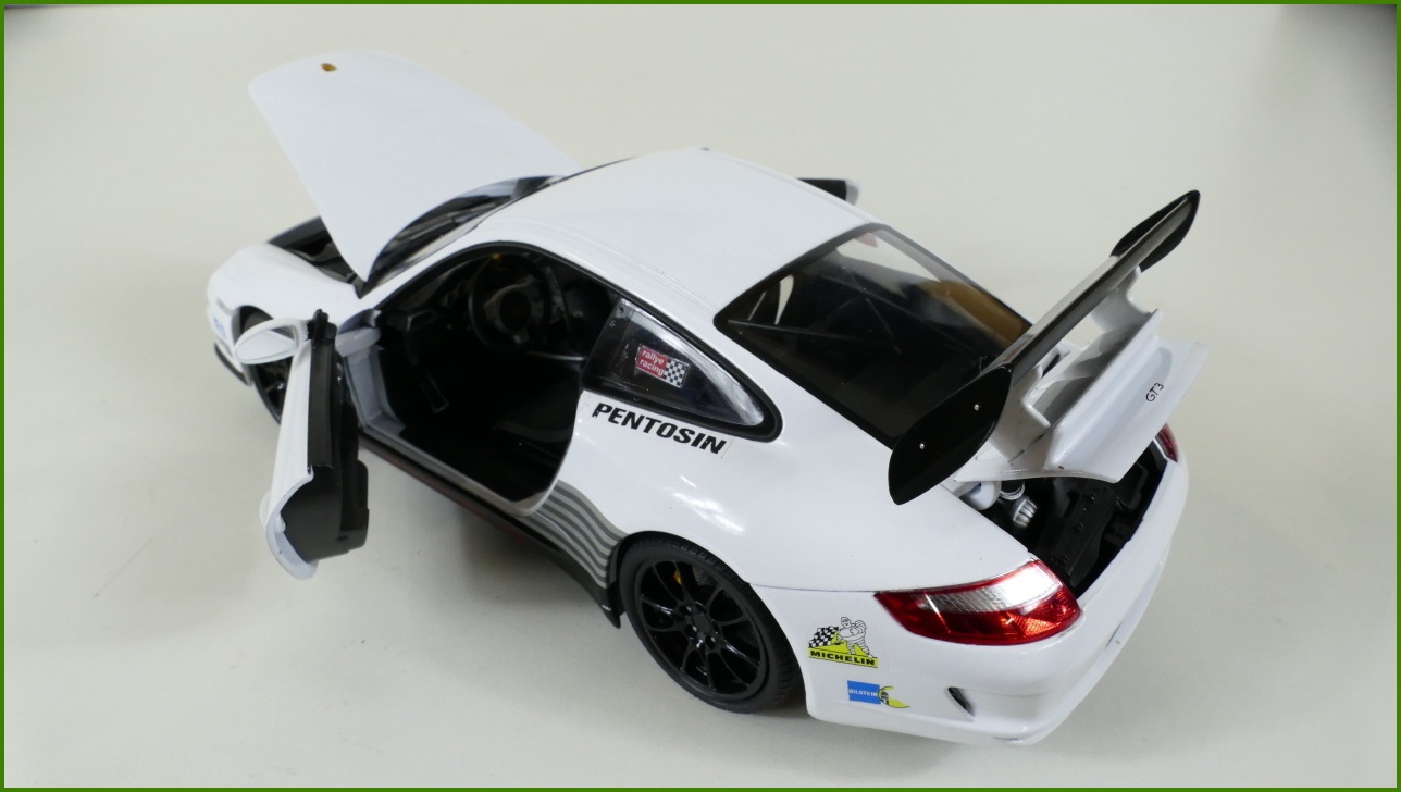 Model Auta Welly 1:18 - Porsche 911 (997) GT3 RS