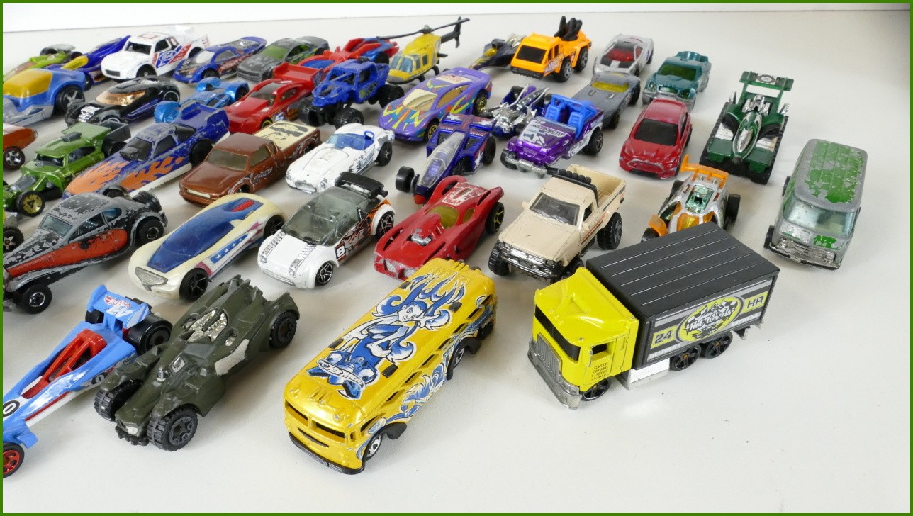 Sestava Autíček Hot Wheels - Horší Stav