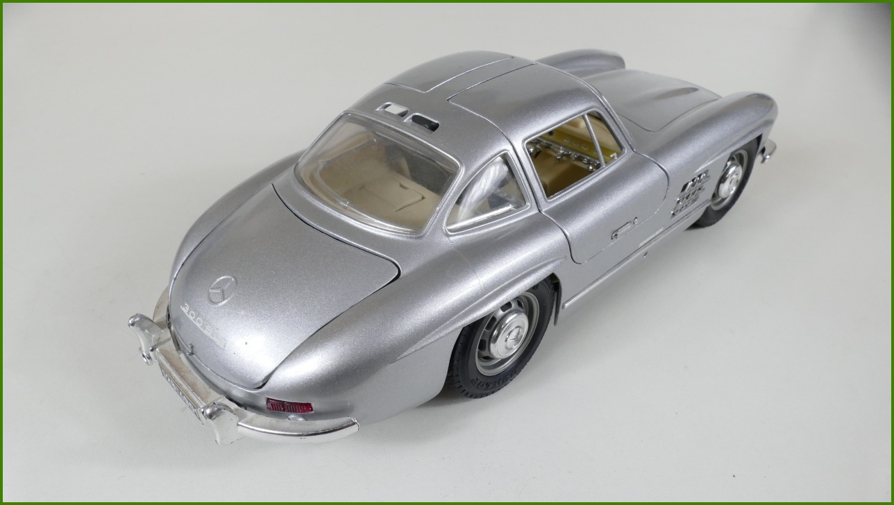 Kovový Model Bburago 1:18 - Mercede-Benz 300 SL