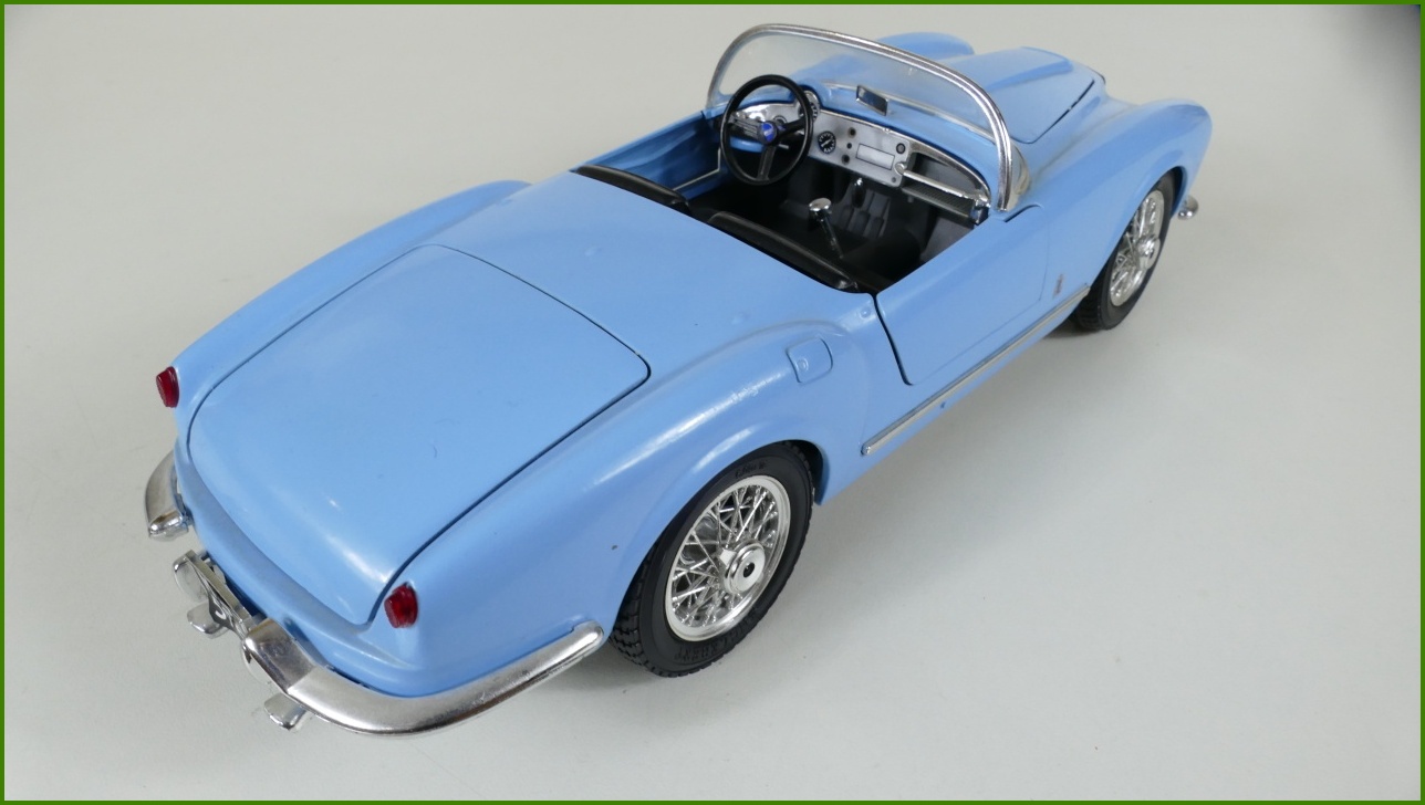 Kovový Model Bburago 1:18 - Lancia Aurelia B24 Spider (1955)