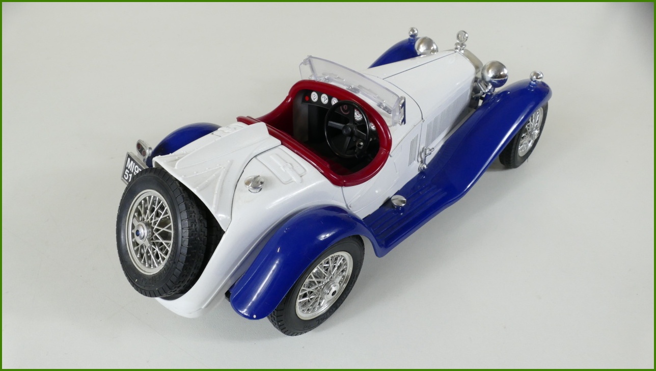 Kovový Model Bburago 1:18 - Alfa Romeo 2300 Spider (1932)