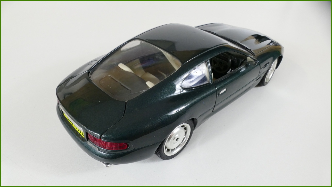 Model Auta Guiloy 1:18 - Aston Martin DB7 - Viz Popis