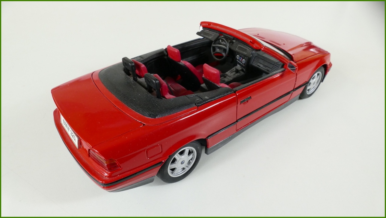 Model Auta Maisto 1:18 - BMW 325i Convertible (1993)