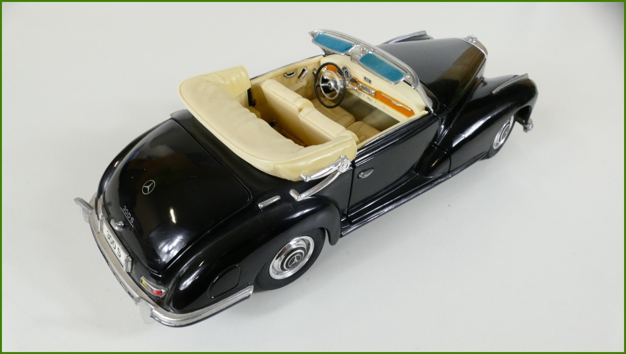 Model Auta Maisto 1:18 - Mercedes-Benz 300S (1955) - Viz Popis