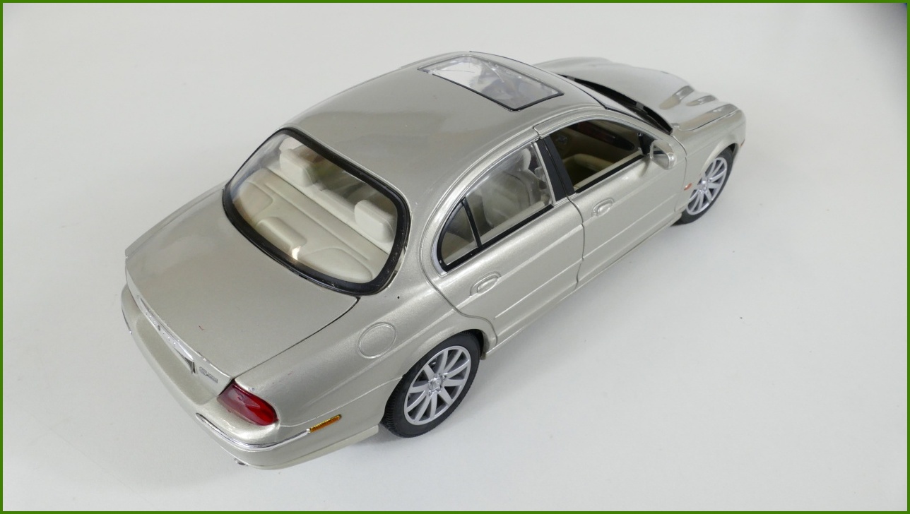 Model Auta Maisto 1:18 - Jaguar S-Type - Viz Popis