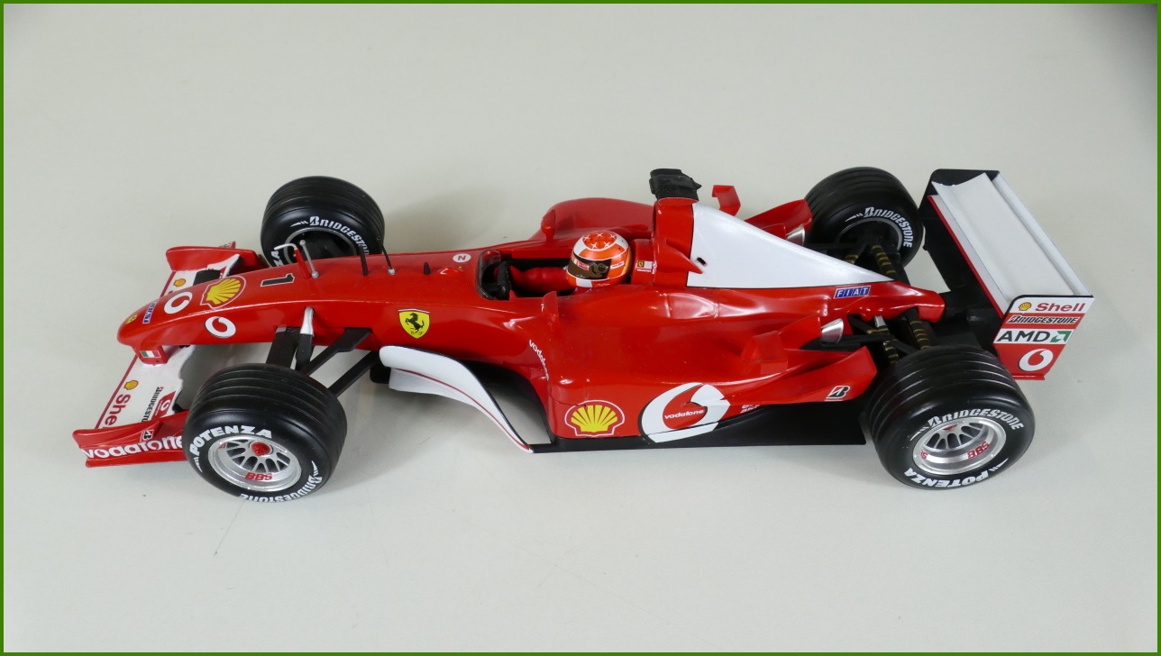 Model Formule Hot Wheels 1:18 - Ferrari F1 2002 - Michael Schumacher s Krabicí