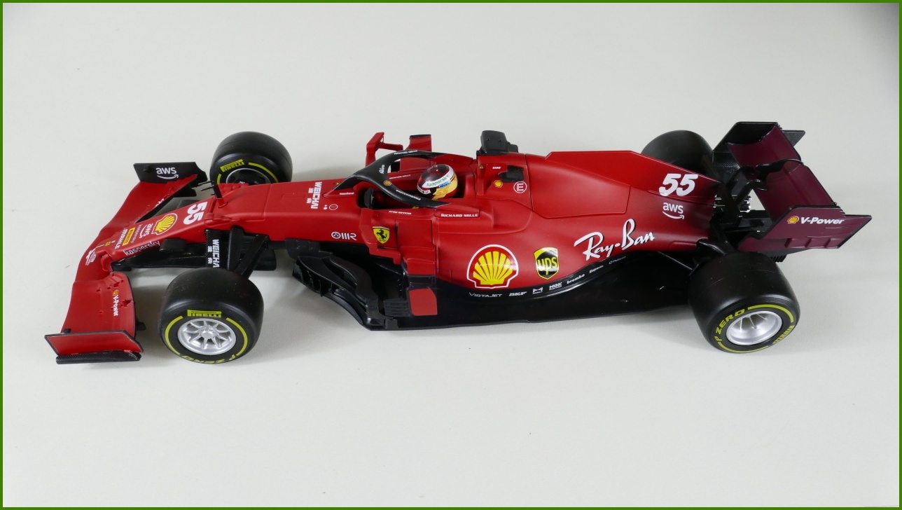 Model Formule Bburago 1:18 - F1 SF21 - Carlos Sainz s Krabicí