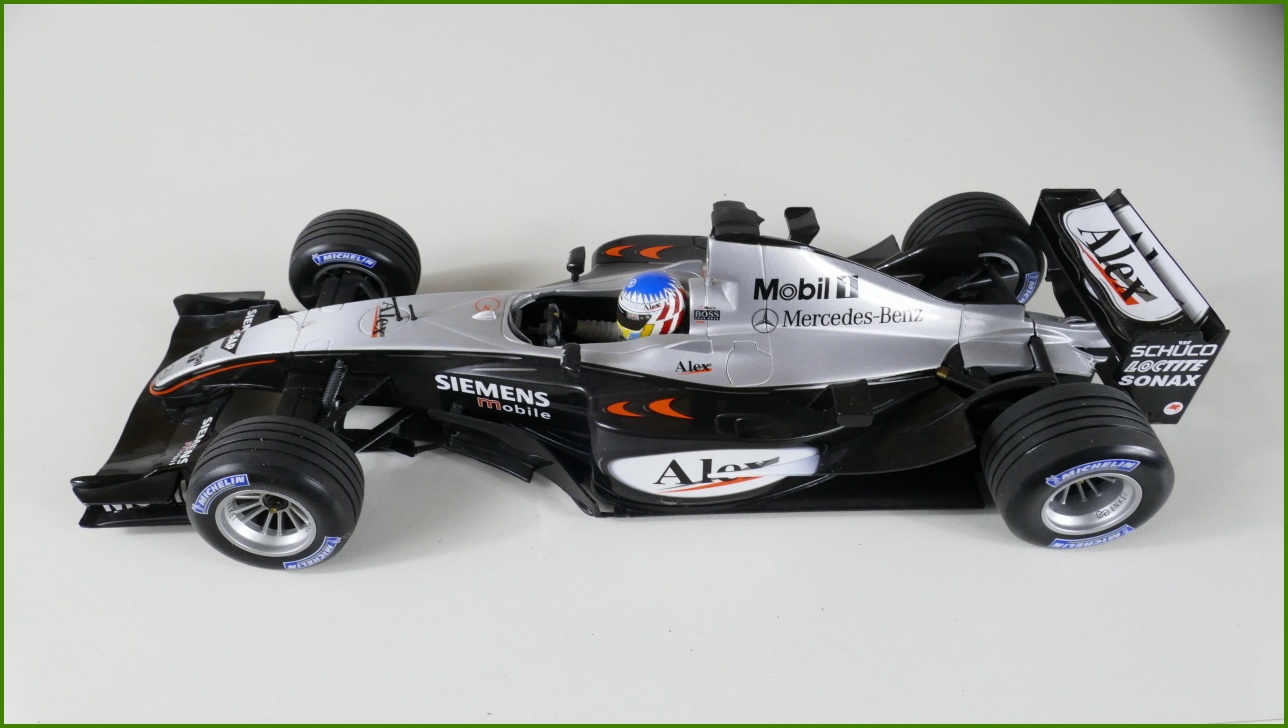 Model Formule Minichamps 1:18 - McLaren Mercedes MP4-18 Testcar 2003 - Alex Wurz s Krabicí