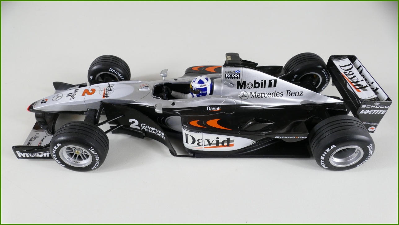 Model Formule Minichamps 1:18 - McLaren Mercedes MP4-15 (2000) - David Coulthard s Krabicí