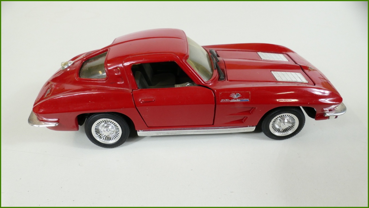 Model Auta Revell 1:24 - Corvette Stingray