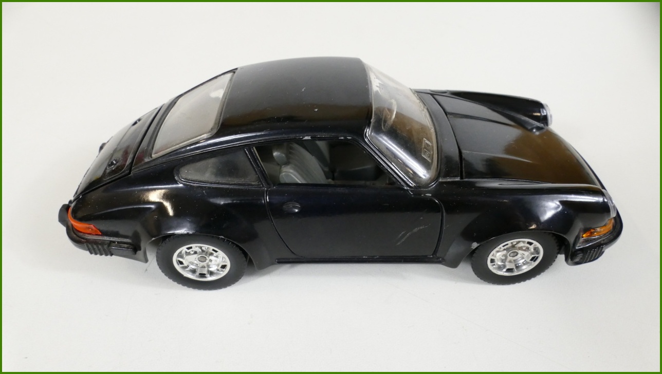 Model Auta Bburago 1:24 - Porsche 911 - Viz Popis