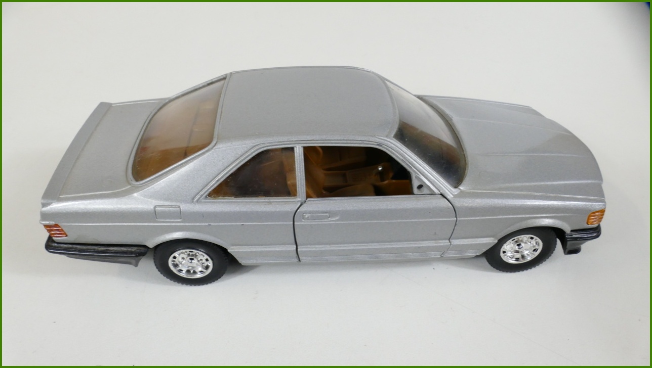 Model Auta Bburago 1:26 - Mercedes 500 SEC - Viz Popis