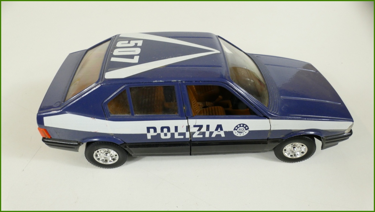 Model Auta Bburago 1:24 - Alfa Romeo 33