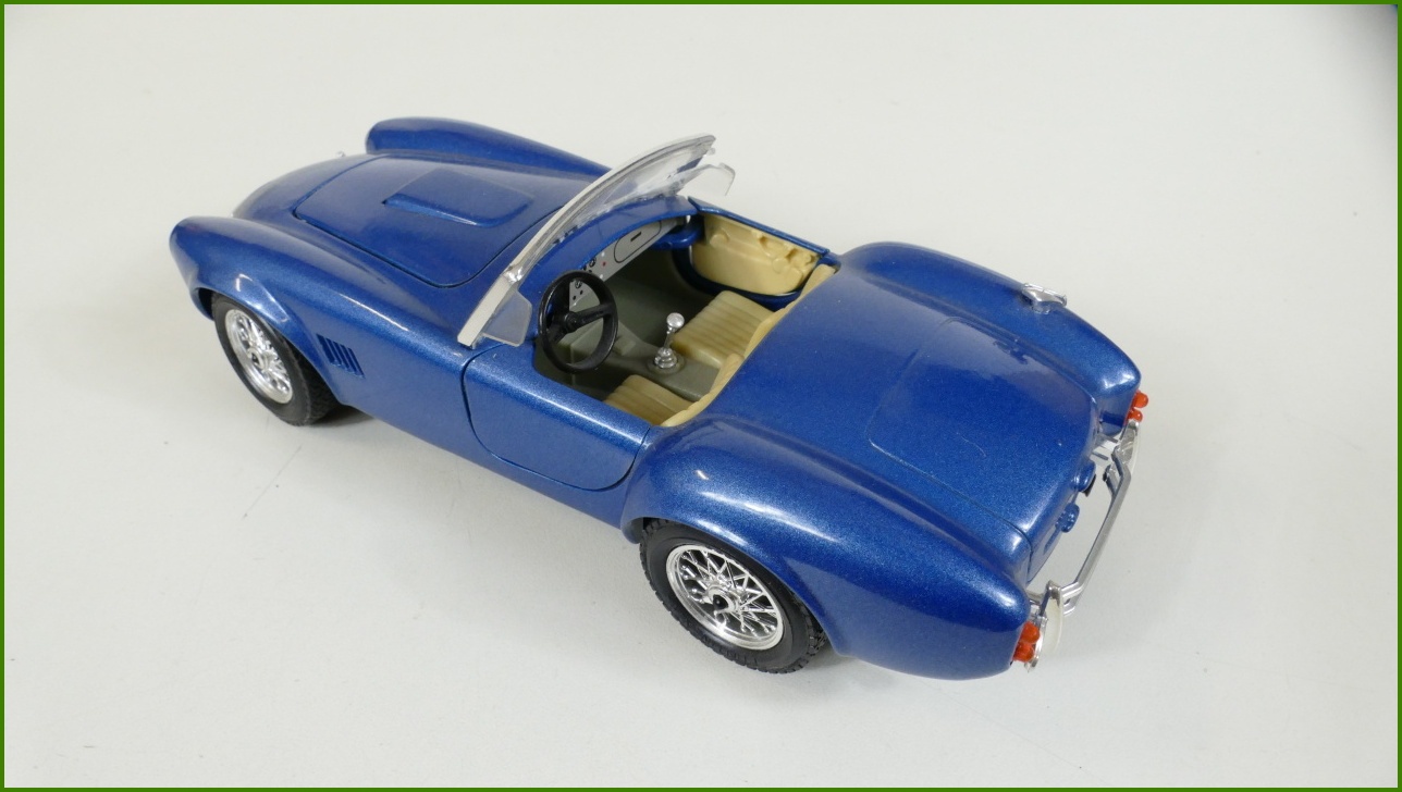 Model Auta Bburago 1:24 - Ford AC Cobra 427 (1965) s Podstavcem - Viz Popis
