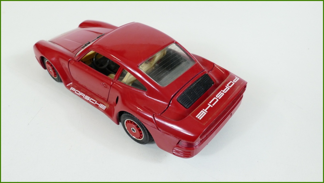 Model Auta Bburago 1:24 - Porsche 959 Turbo s Podstavcem