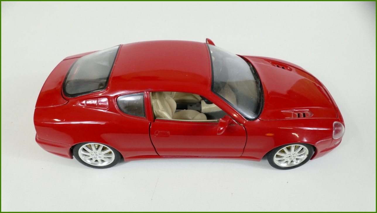 Kovový Model Bburago 1:18 - Maserati 3200 GT (1998)