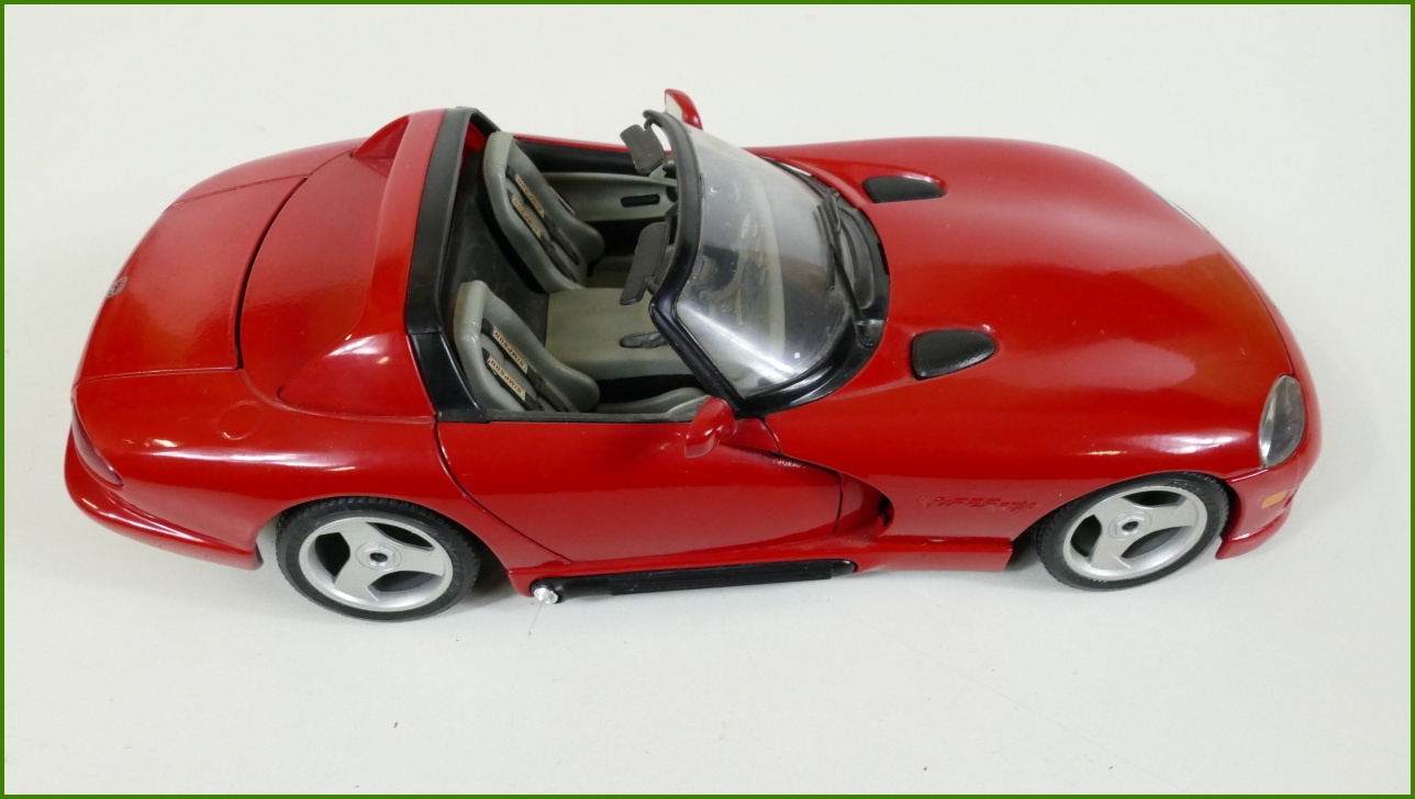 Kovový Model Bburago 1:18 - Dodge Viper RT/10