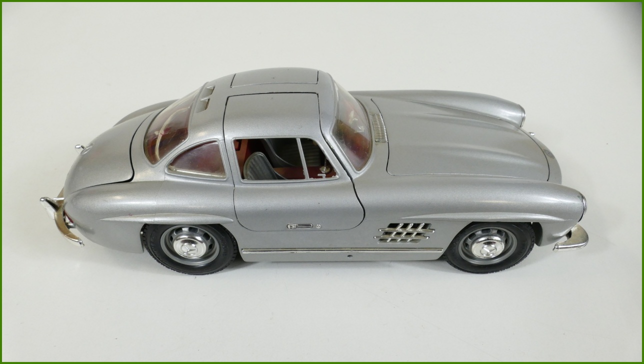 Kovový Model Bburago 1:18 - Mercedes 300 SL (1954)