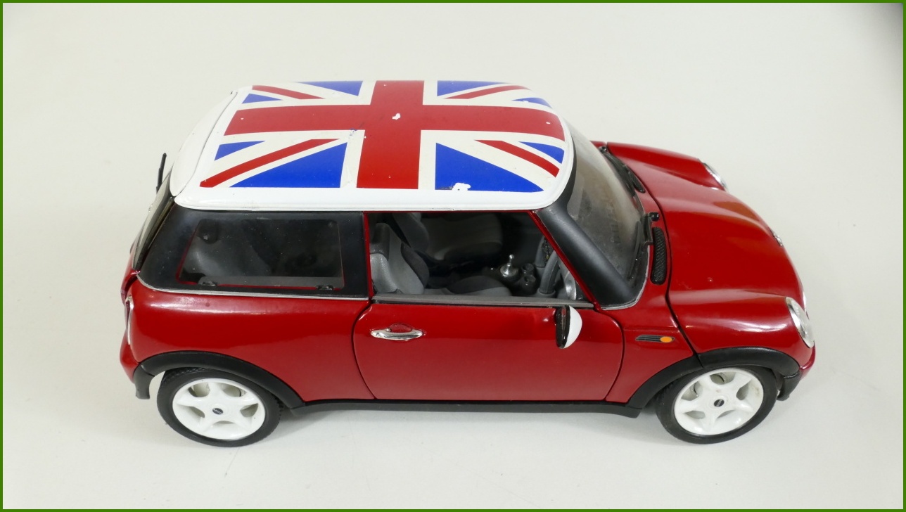 Kovový Model Bburago 1:18 - Mini Cooper (2001) - Viz Popis