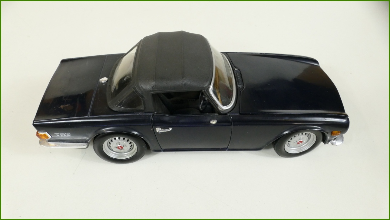 Model Auta ERTL 1:18 Triumph TR6 (1974) - Viz Popis