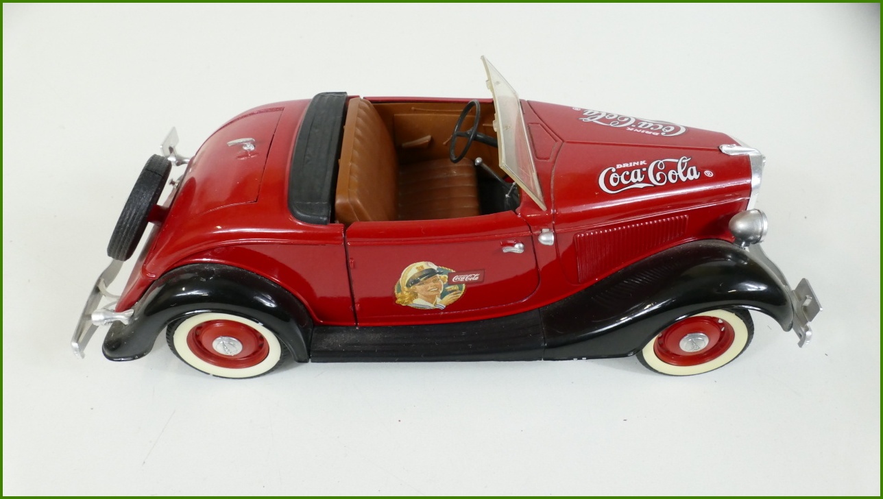 Model Auta Solido 1:19 Ford V8 Echelle - Viz Popis