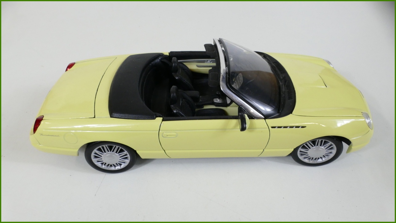 Model Auta Maisto 1:18 Thunderbird