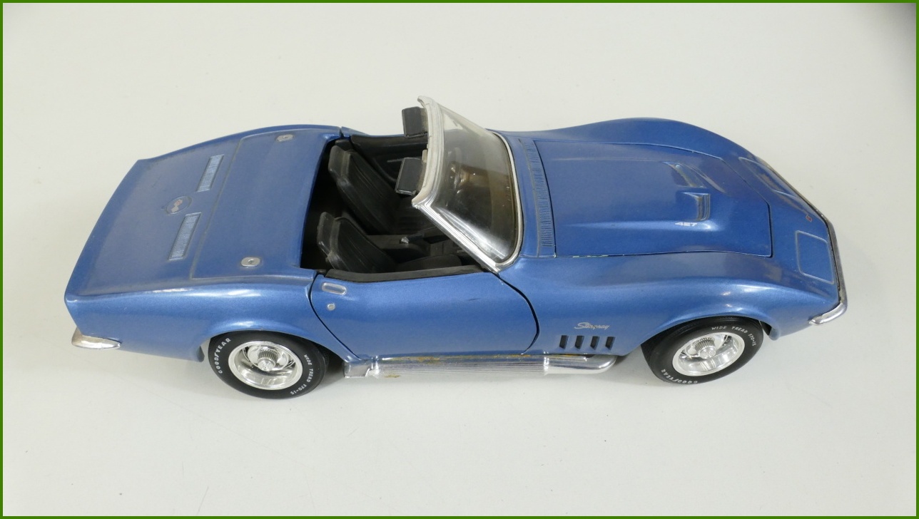 Model Auta Revell 1:18 - ´69 Corvette Stingray 427
