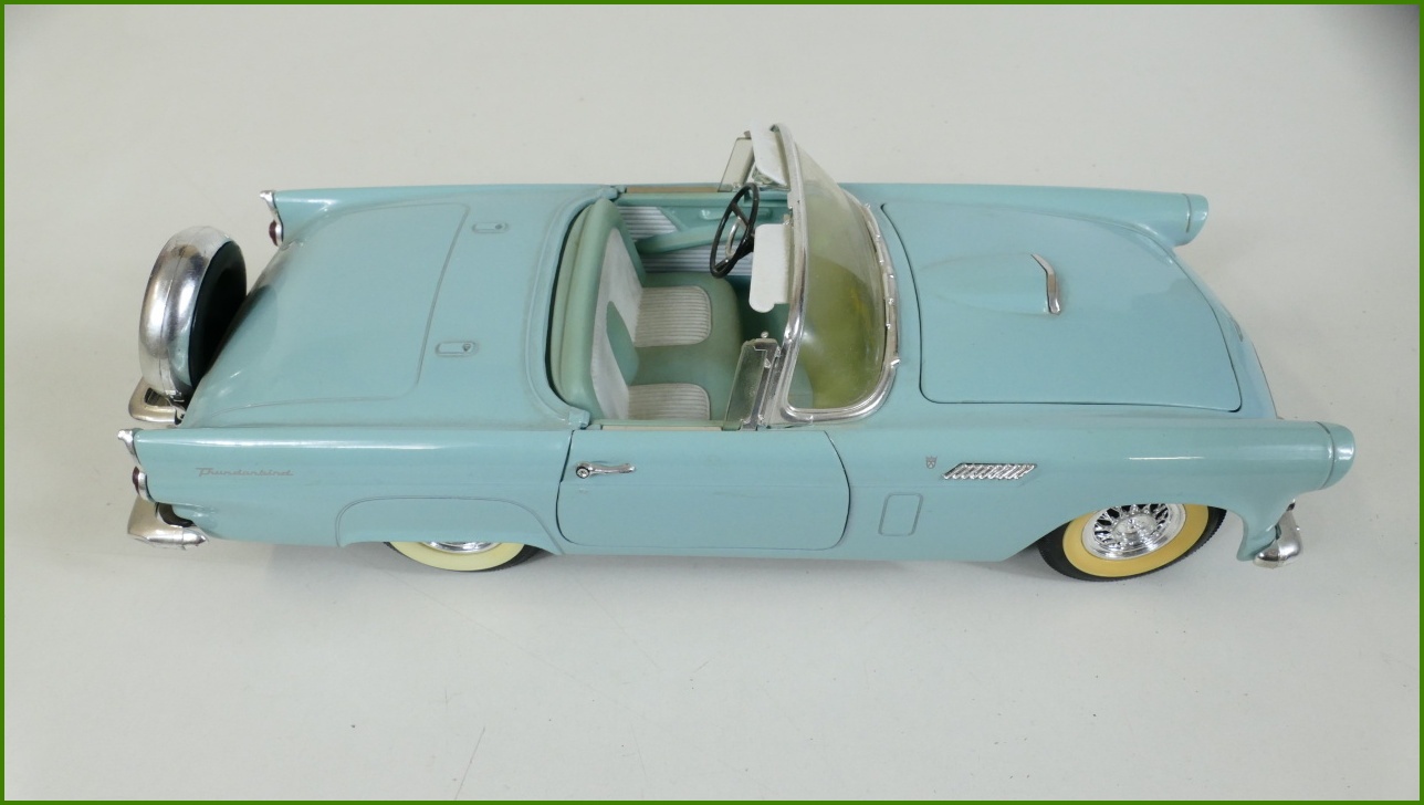 Model Auta Revell 1:18 - Thunderbird