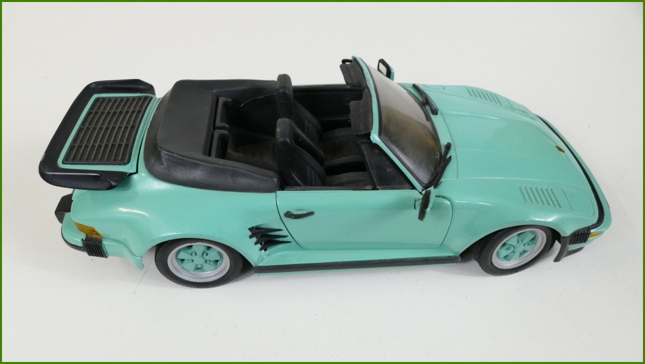 Model Auta Revell 1:18 - Porsche 930 Turbo