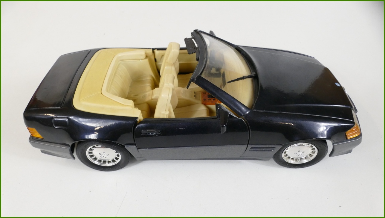 Model Auta Maisto 1:18 - Mercedes-Benz 500 SL (1989) s Podstavcem