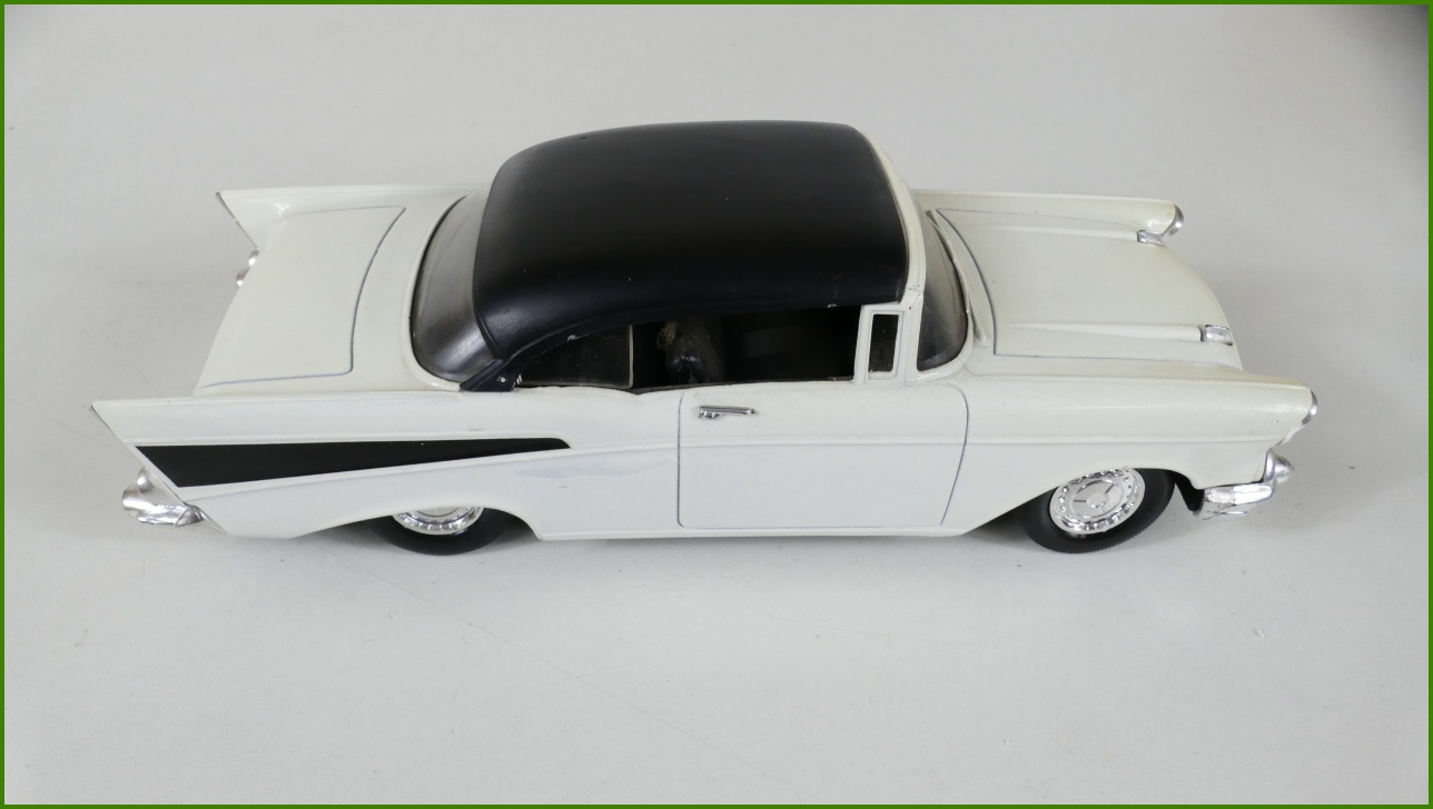 Model Auta Mira 1:24 - Chevrolet Bel Air H.T. - Viz Popis