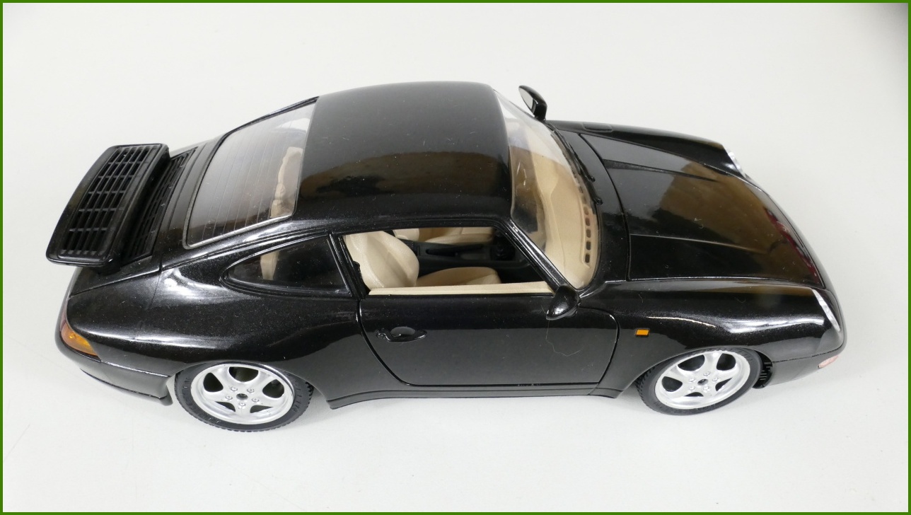 Kovový Model Bburago 1:18 - Porsche 911 Carrera (1993)