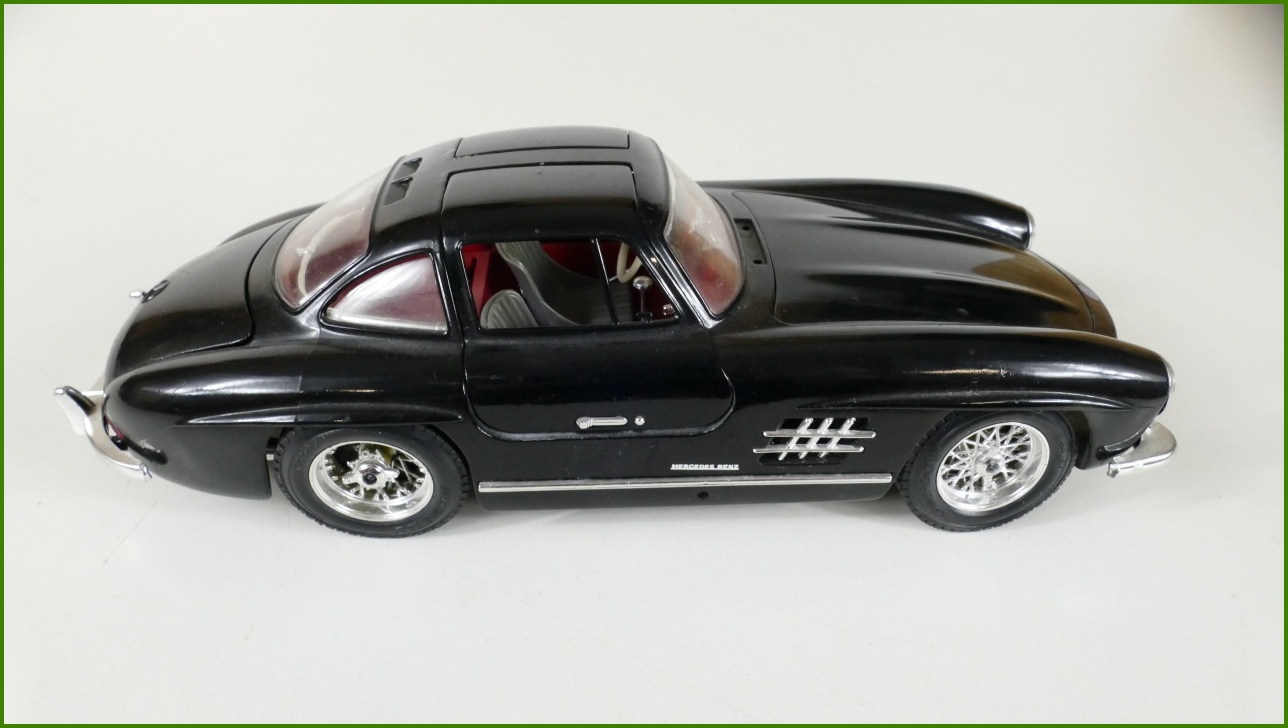 Kovový Model Bburago 1:18 - Mercedes 300 SL (1954) - Viz Popis