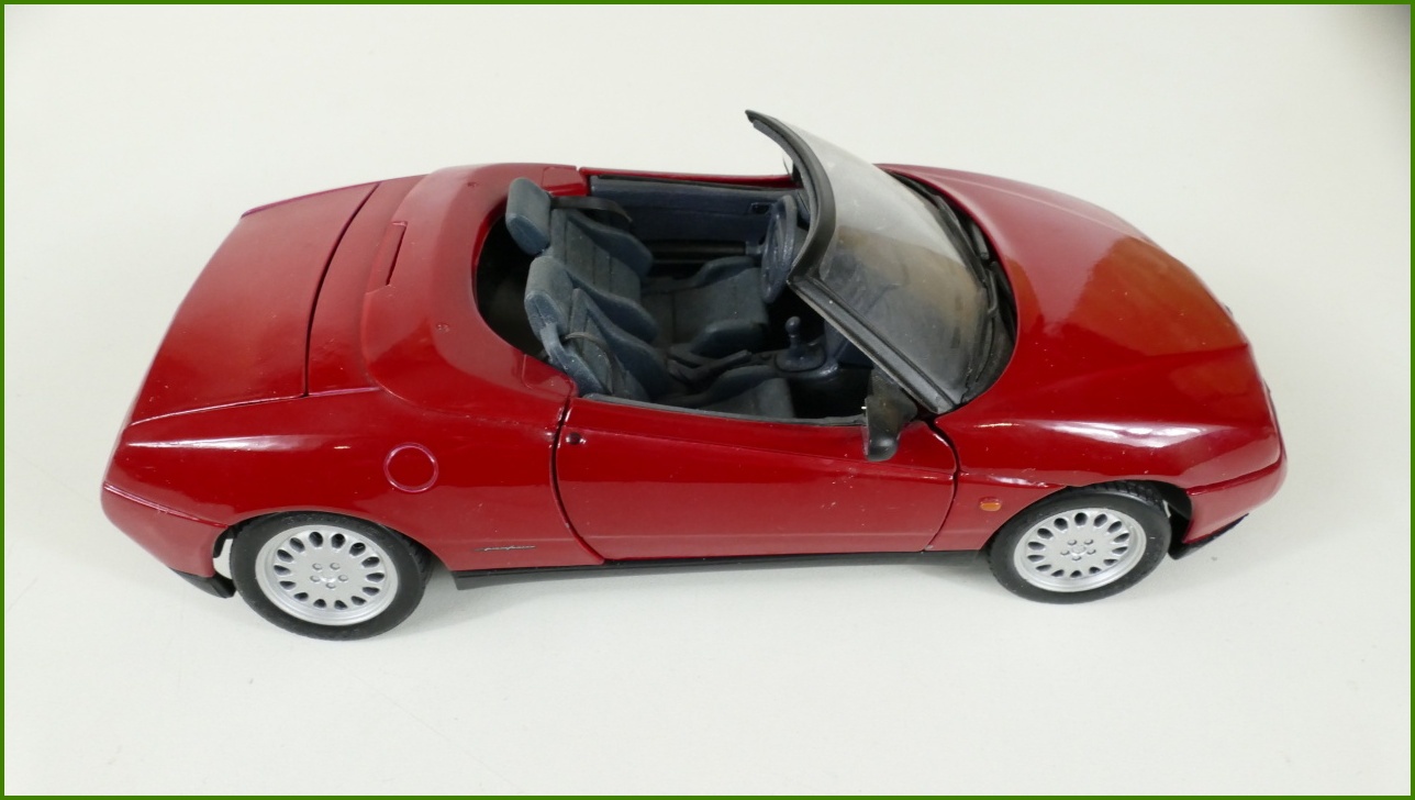 Model Auta Maisto 1:18 - Alfa Romeo Spider