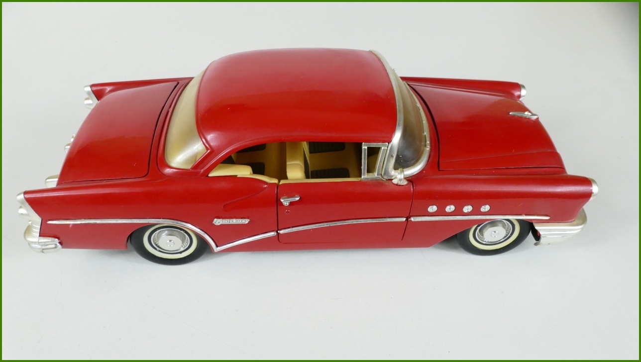 Model Auta MIRA 1:18 - Buick Century - Viz Popis