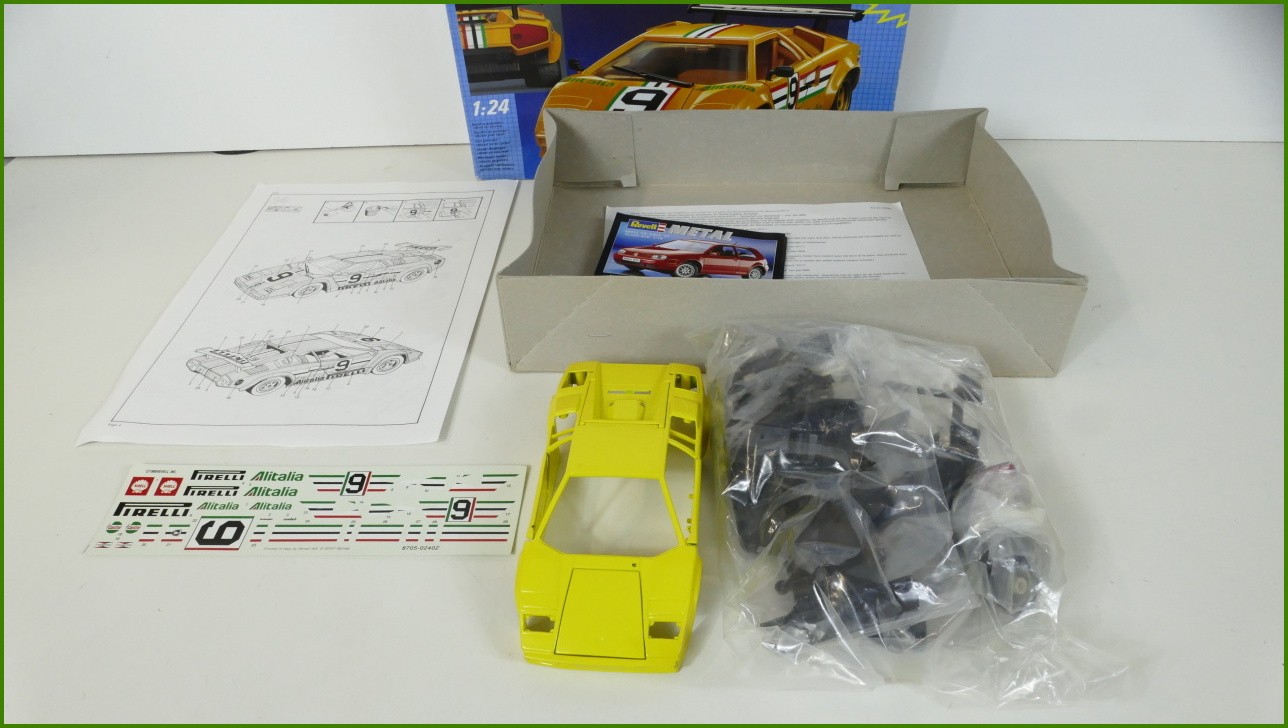 Model Auta Revell Metal Kit Stavebnice 1:24 - Lamborghini Countach LP 500 S - Viz Popis