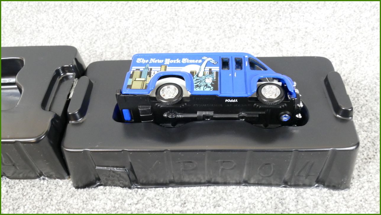 Matchbox Autíčko s Krabičkou YPP 04 - Dodge Route Van