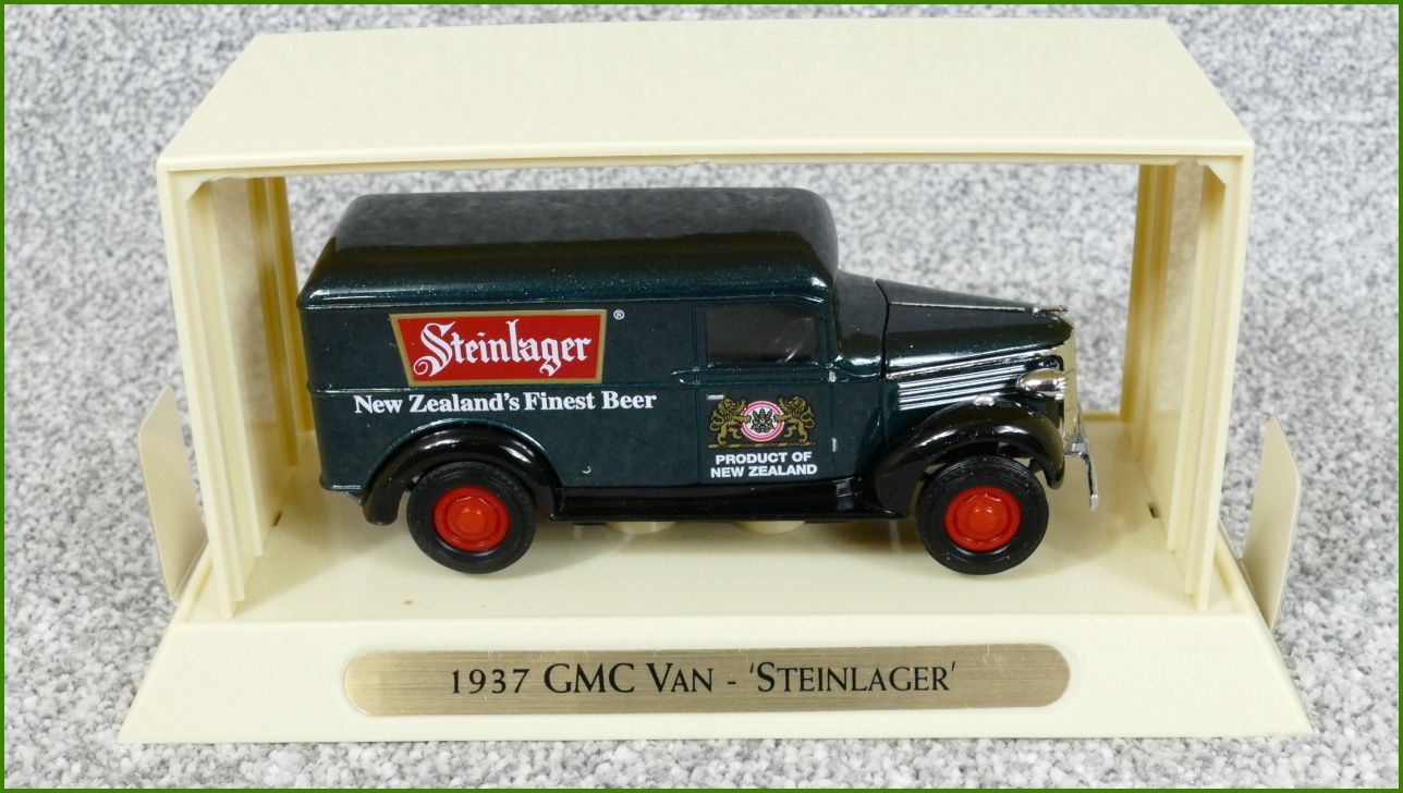 Matchbox Autíčko s Krabičkou YGB08 - 1937 GMC Van