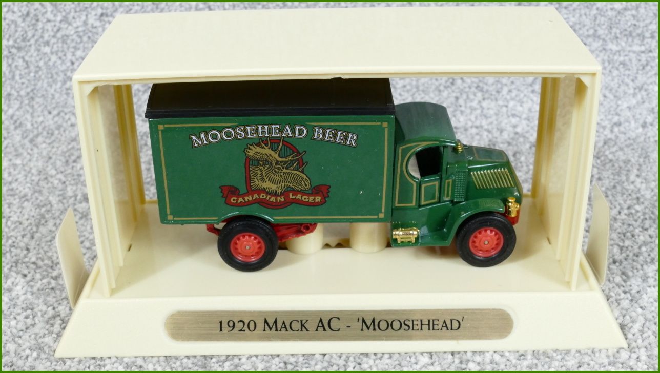 Matchbox Autíčko s Krabičkou YGB09 - 1920 Mack AC