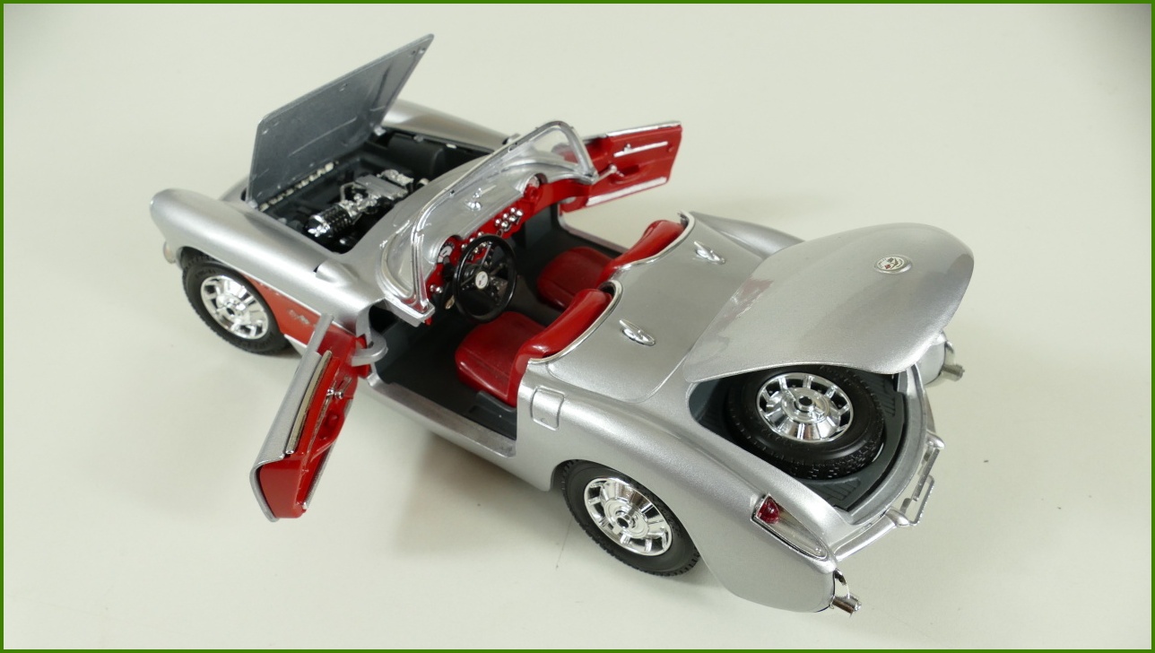 Kovový Model Bburago 1:18 - Chevrolet Corvette (1957) - Viz Popis